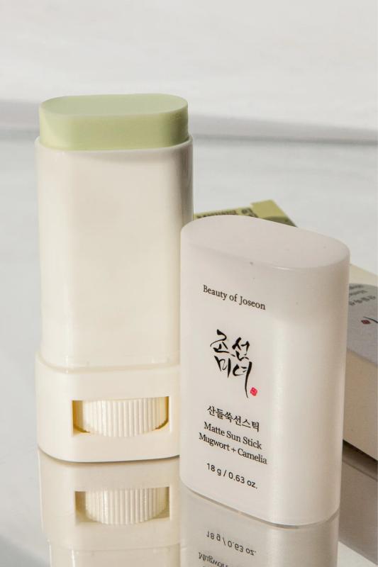 BEAUTY OF JOSEON Zmatňujúca tyčinka Matte Sun Stick Mugwort + Camelia SPF50+/PA++++