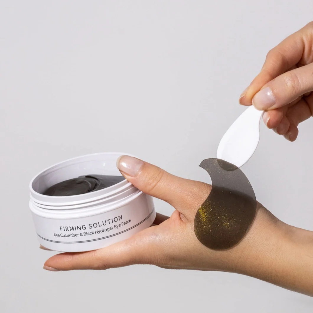 BEAUUGREEN Sea Cucumber Black Hydrogel Eye Patch - Hydrogélové liftingové náplasti s morskou uhorkou  Sú zamerané na boj proti prvým známkam starnutia pleti, vyhladzujú jemné mimické vrásky, napínajú a zvyšujú elasticitu pokožky a odstraňujú opuchy.