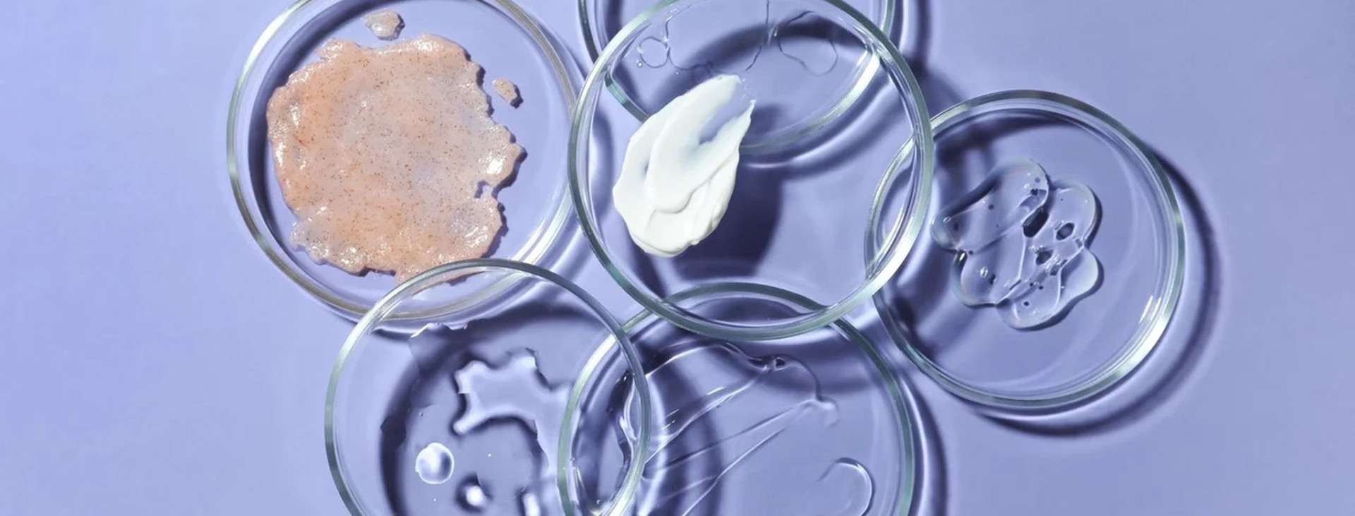 Najčastejšie zložky, ktoré môžu vyvolať reakciu: retinoidy ( retinol, retinal) AHA kyseliny (glykolová, mliečna), BHA kyselina (salicilová), vysoké koncentrácie vitamínu C